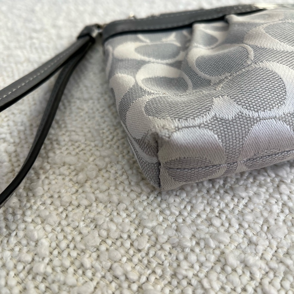 COACH wristlets cosmetic bag silver gray. Logo fabric leather trim AUTHENTIC! - Picture 5 of 6